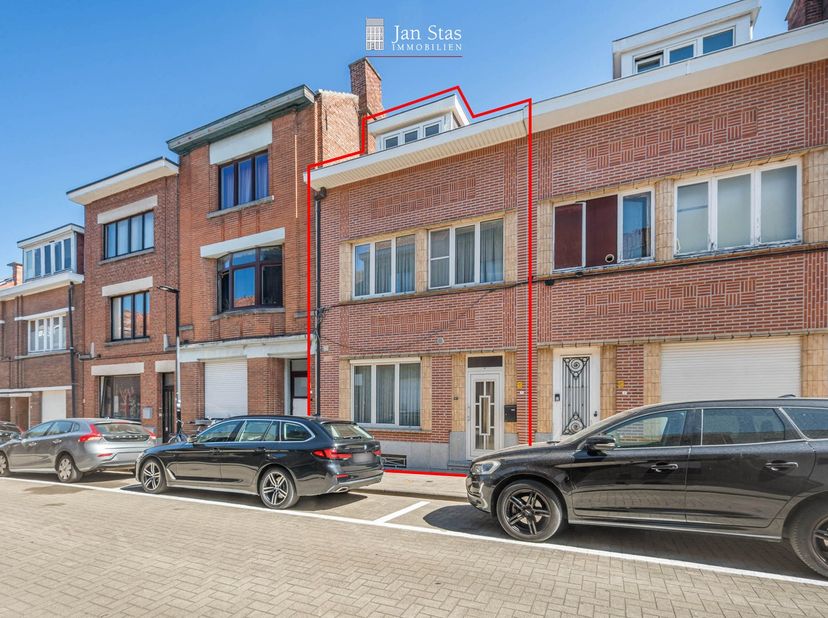 Met zijn rustige ligging in het centrum van Leuven is deze woning in de Weidestraat ideaal gelegen nabij het Station van Leuven en de binnenstad.&amp;nbsp