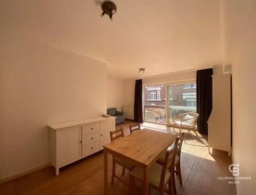                                         Studio met slaaphoek te koop in Ukkel, € 165.000
