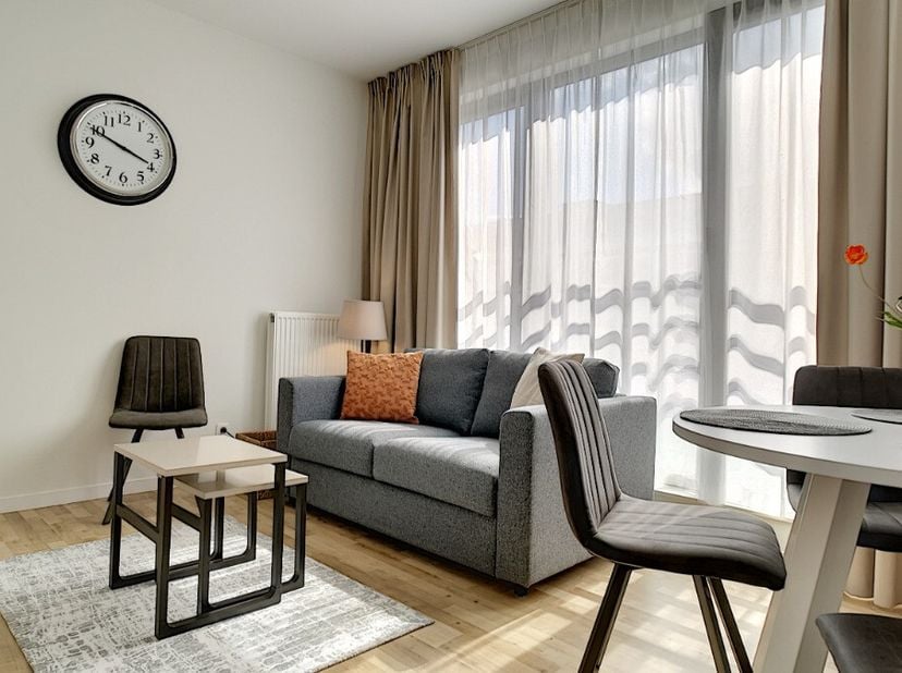 Evere : Studio meublé à louer à Evere. Situé entre l'Avenue Franz Guillaume et la Chaussée de Louvain, ce studio est idéalement situé à proximité de c
