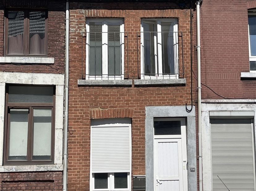 ***** OPTION ***** <br />
Petite maison conviviale de +/- 70m2 située au coeur du quartier vivant de Sainte-Marguerite et proche de toutes commodités.