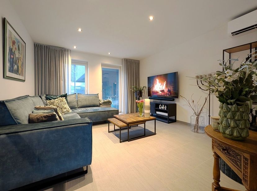 Dit recent appartement ligt aan de Kiezelweg in Veldwezelt (Lanaken). Door de centrale ligging heeft het appartement een zeer goede bereikbaarheid met