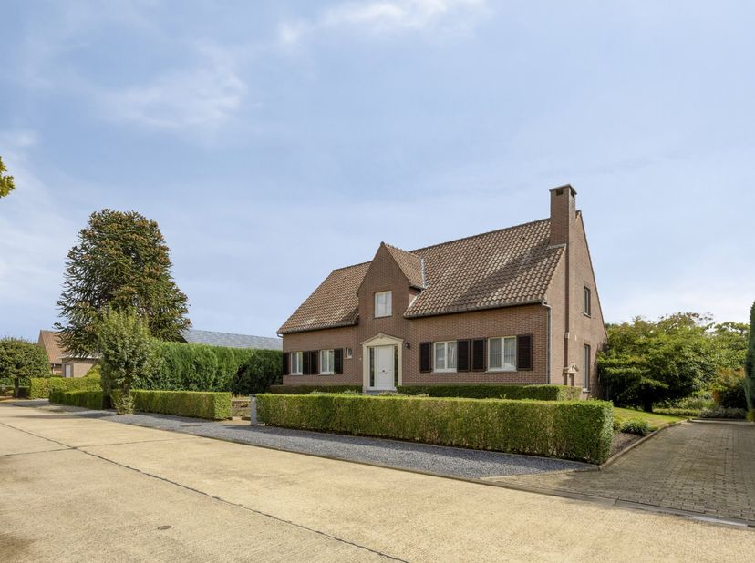 Cette spacieuse villa à Betekom offre une combinaison d'espace de vie généreux, d'une situation stratégique et d'une agréable distribution. Le bien es