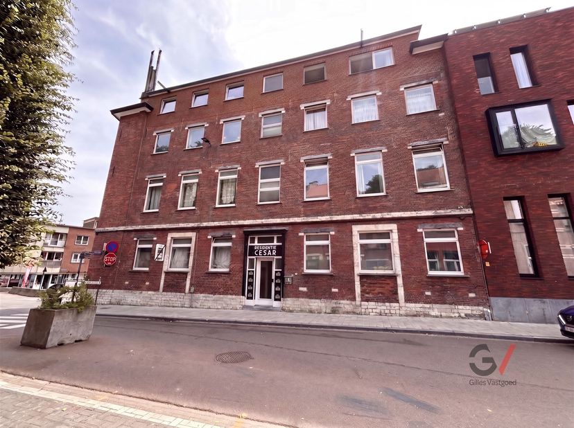 Op een strategische locatie aan de Ridderstraat 272 in Leuven bevindt zich deze volledig verhuurde opbrengsteigendom, op wandelafstand van het bruisen