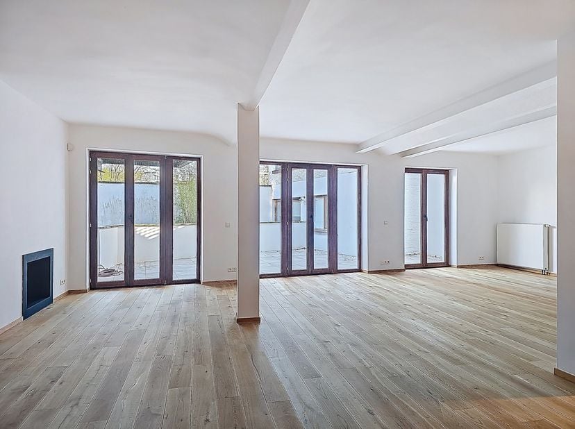 Wijk Begraafplaats van Elsene. In een kleine mede-eigendom van slechts drie entiteiten, prachtig standingvol appartement gelegen in een binnengebied,
