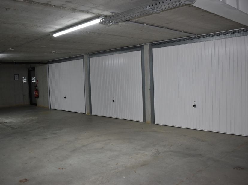 Garage à vendre
                    à 9450 Haaltert