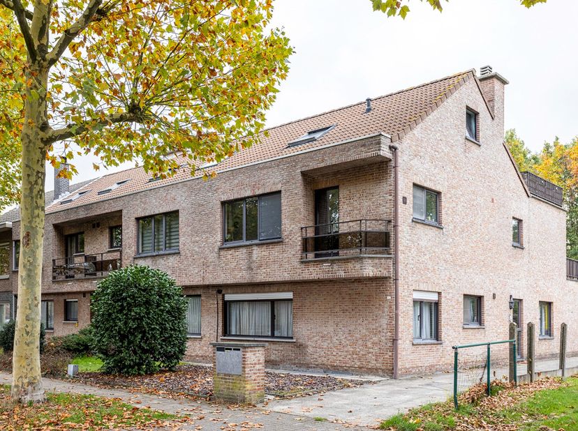Bent u op zoek naar een instapklaar appartement met tuin in Brasschaat? Dan is dit gelijkvloers hoekappartement misschien wel ideaal voor u.<br />
Dit