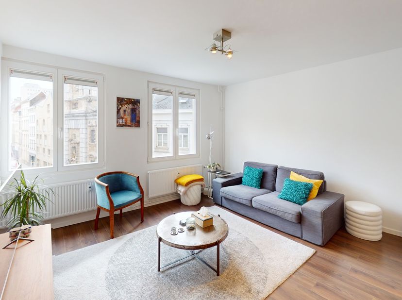 Twee slaapkamer midden in het bruisende Historische Centrum van Antwerpen. <br />
Ideaal gelegen nabij het gezellige Hendrik Conscienceplein, wandelen