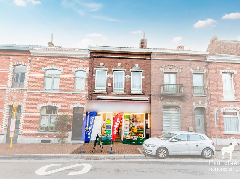 Makelaarsreferentie: V7170-480<br />
Virtuele rondleiding: https://immo360.immo-facile.com/vtour/fr/o7nb32/frame<br />
Het vastgoedbeheerbedrijf biedt