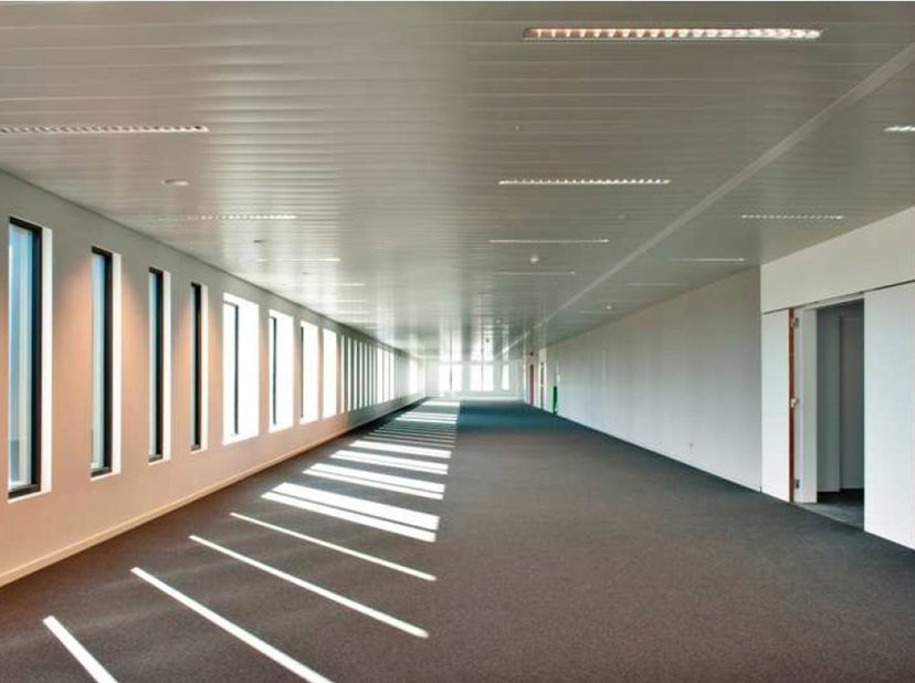 Kantoor- en commerciële ruimtes beschikbaar in de Avenue Building. Prachtig kantoorgebouw gelegen aan de Noorderplaats, op de hoek van de Italiëlei en