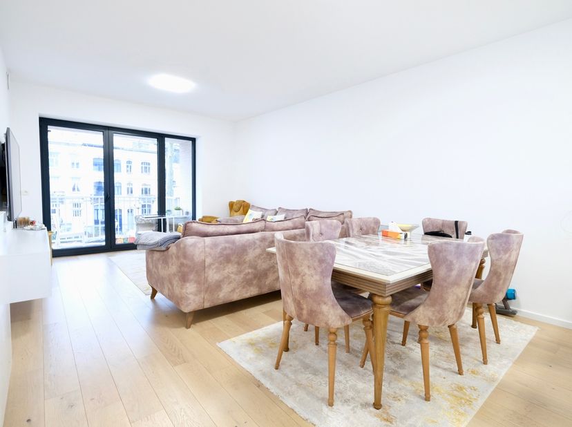 Schaerbeek – Ref. 7660052 – In een recente bouw (2019), gelegen nabij alle voorzieningen, bieden wij u dit prachtige appartement met drie slaapkamers
