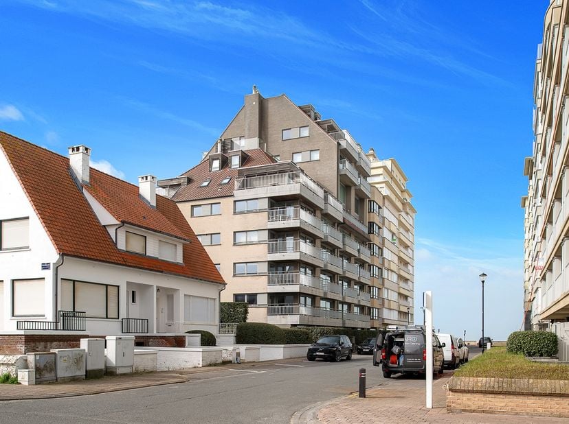 Charmant appartement meublé à Albertplage !<br />
Découvrez ce magnifique appartement prêt à emménager, situé dans un immeuble récent, idéalement plac