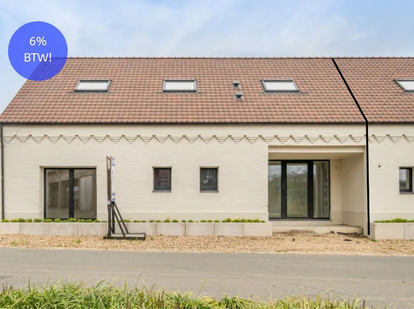 Deze authentieke hoeve werd getransformeerd tot 2 exclusieve BEN woningen op percelen van 12a27ca en 8a92ca! Binnen het bestaande volume van de hoeve