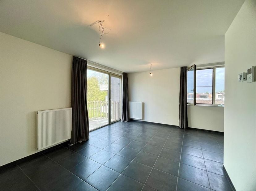 Ligging: Dit charmante appartement is ideaal gelegen in de rustige en groene omgeving van de Ganzedries in Hoboken. Je woont hier op een steenworp van