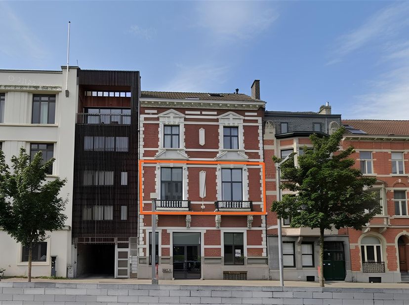 Un espace de bureau de 55 m² est disponible dans l'élégant immeuble de bureaux situé à Tiensevest 58 à Louvain, à proximité de la gare. Ce bureau est
