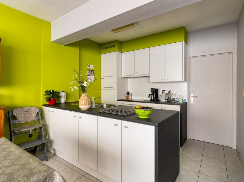 Opbrengsteigendom gelegen in de hoofdwinkelstraat van Tielt.<br />
Dit investeringspand is ingedeeld in 3 appartementen en bewoond door trouwe huurder
