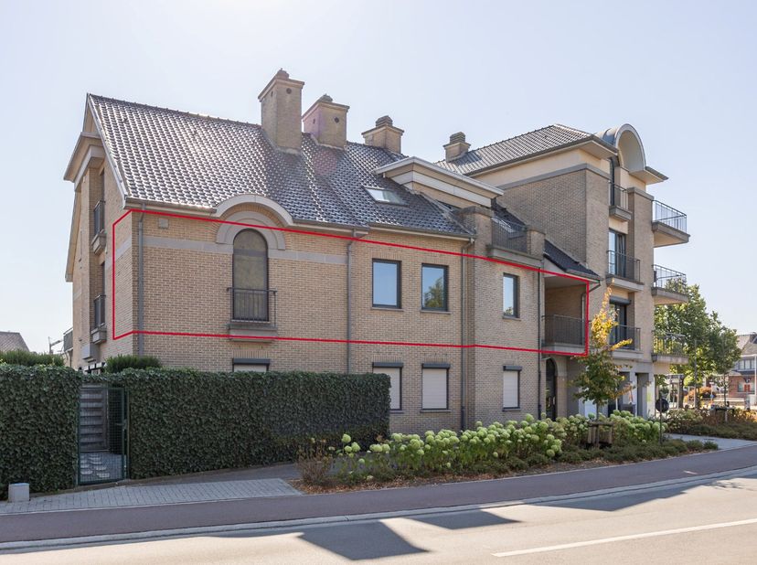 Instapklaar appartement in Peer-Centrum te koop!<br />
<br />
Troeven:<br />
- Volledig instapklaar<br />
- Stroom conform gekeurd in 2024<br />
- EPC