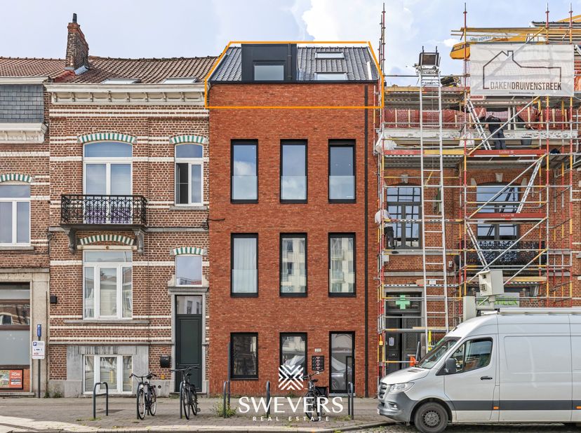 Voor meer info en foto’s, surf naar www.swevers.be – Op de derde verdieping van een verzorgd gebouw aan de Erasme Ruelensvest in Leuven bevindt zich d