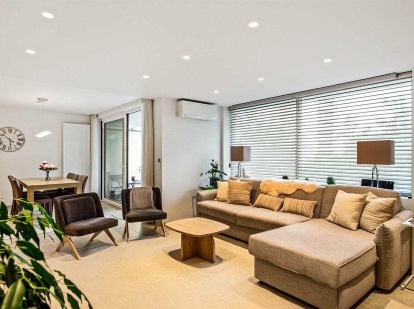 Gerenoveerd appartement met 1 slaapkamer en terras te koop!<br />
Ligging:<br />
Dit instapklare appartement bevindt zich op het Rucaplein in Wilrijk,