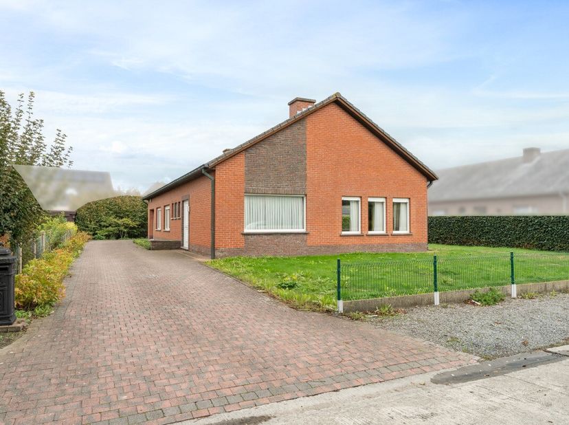 Huis te koop in Rozenlaan 6,
                    9880 Lotenhulle