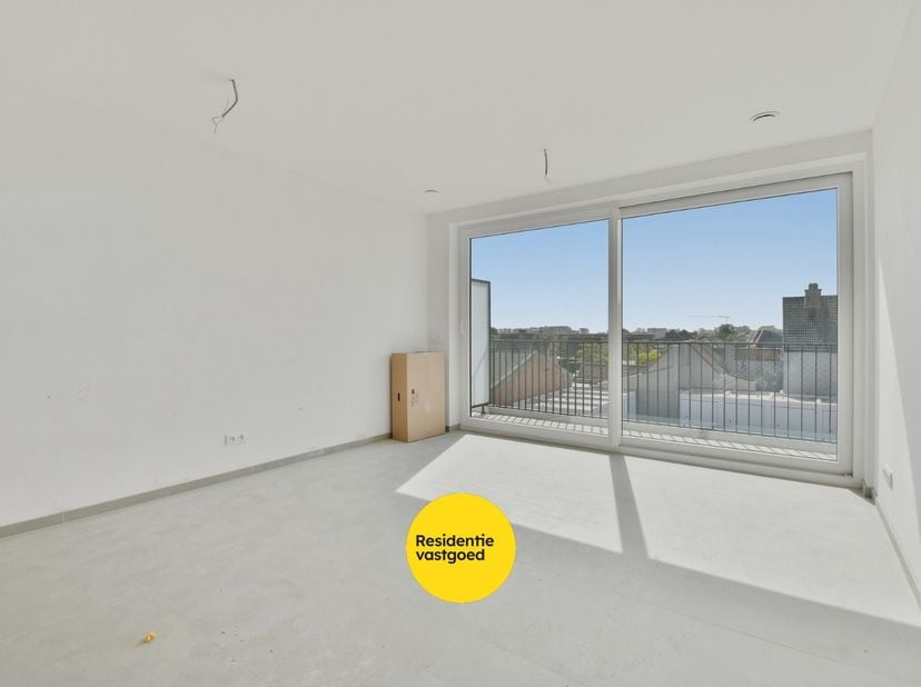 Dit appartement op het tweede verdiep biedt een combinatie van rust en luxe. Het appartement bevat één slaapkamer, badkamer, bergruimte, leefruimte, k