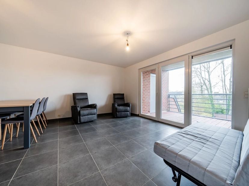 A Champion (5020), EB-IMMO vous propose ce splendide appartement entièrement rénové de +-80m². Situé au 1ier étage d'une résidence (Margaux) avec park