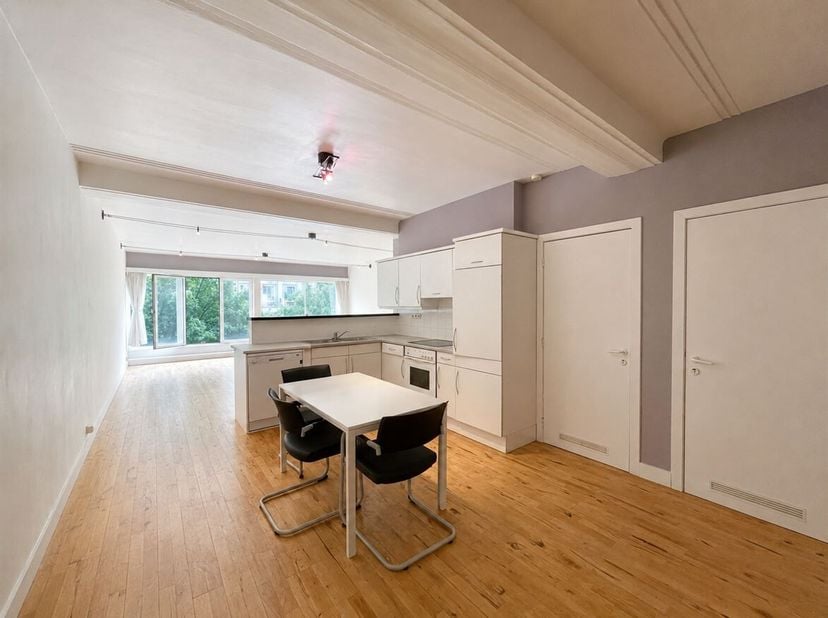 2-slaapkamerappartement met gezamenlijk terras te huur op de Paardenmarkt!<br />
Locatie: Dit appartement is gelegen vlakbij de Universiteitsbuurt, he