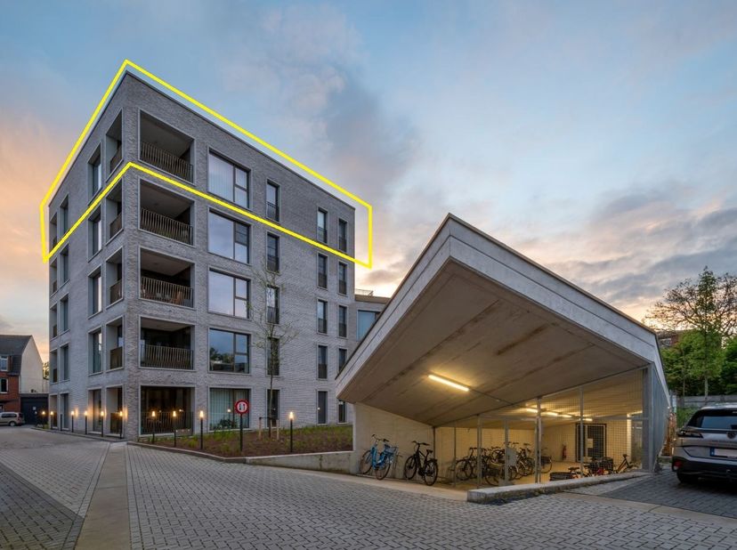 TE HUUR - GENT. Exclusief en uitzonderlijk ruim penthouse met aangename terrassen op toplocatie in Gent<br />
Aan de gegeerde Hogeweg in Gent bevindt