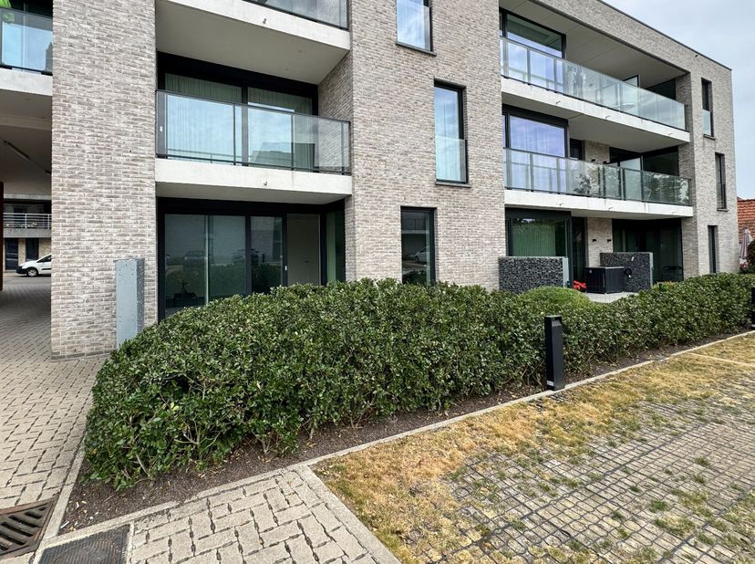 Dit gelijkvloers appartement (A0.3) is gelegen in de Residentie Brouwershof te Westrozebeke (Staden) en bestaat uit: inkomhal - toilet - badkamer - le