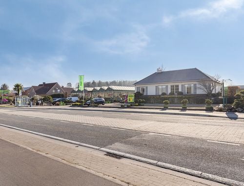                                         Espace de bureaux à louer à Lummen, € 800
