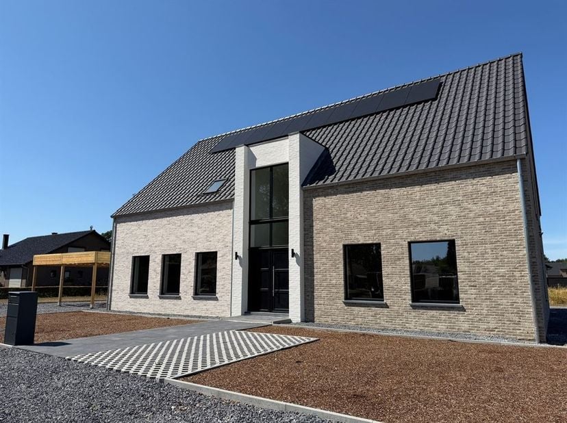 Stijlvolle polyvalente nieuwbouwwoning met unieke extra troef: mogelijkheid om een afzonderlijke wooneenheid bij te huren<br />
<br />
Bij interesse