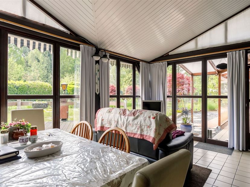 Rustig gelegen instapklare vakantiewoning op ca 17are<br />
Vakantie in eigen tuin op dit prachtig perceel met grote vijver. <br />
De vakantiewoning