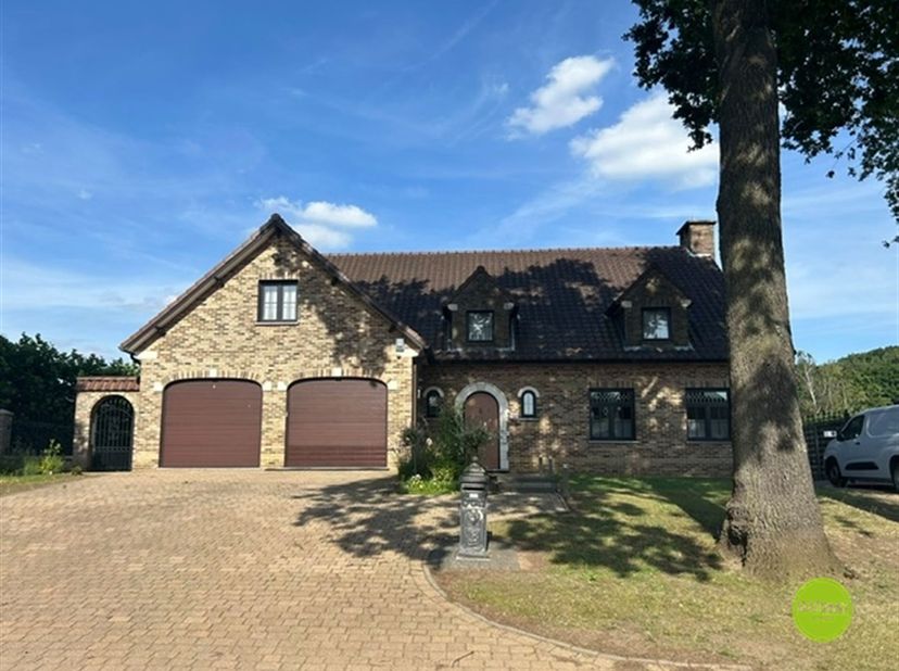 Spacieuse maison familiale de 5 chambres sur un terrain de 2 883 m² à Paal (Beringen)<br />
<br />
C'est dans un cadre paisible à Paal que se trouve