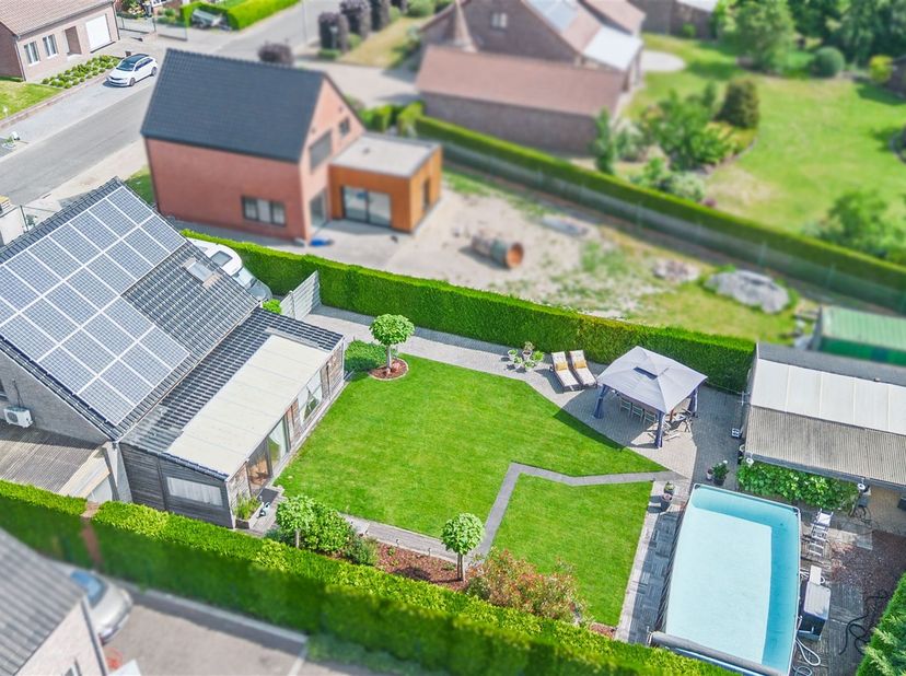 OPEN HUIZEN DAG zaterdag 13 juni 2026 11.00 - 12.00 u<br />
<br />
Deze verzorgde losbouw (210 m²), rustig gelegen op 763 m². <br />
<br />
Indeli