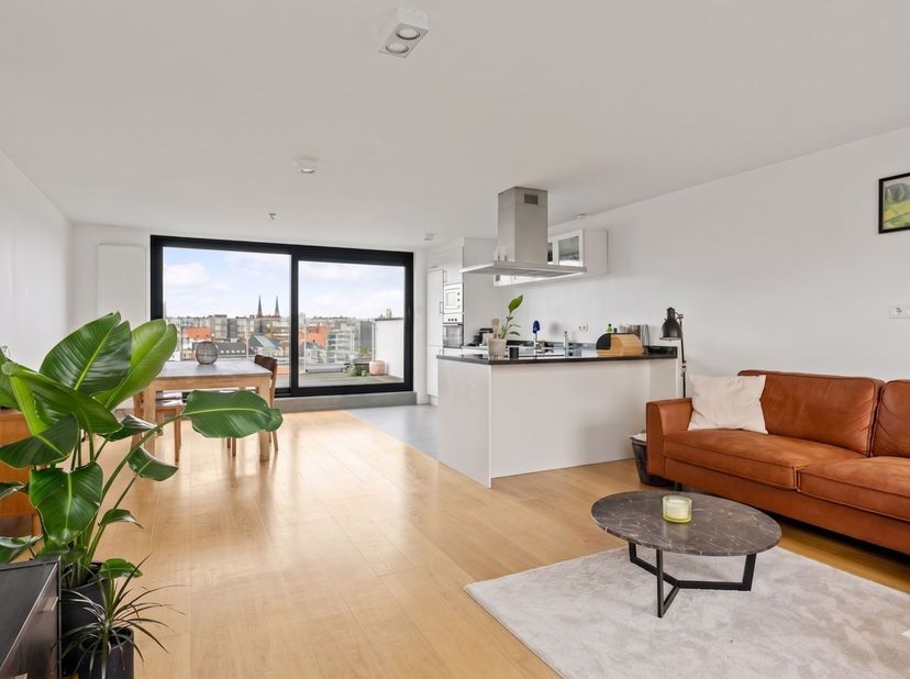 Prachtig dakappartement (72 m²) met ruim terras in hartje Zurenborg <br />
<br />
Ligging: Dit gezellig appartement met terras is gelegen in de Stee