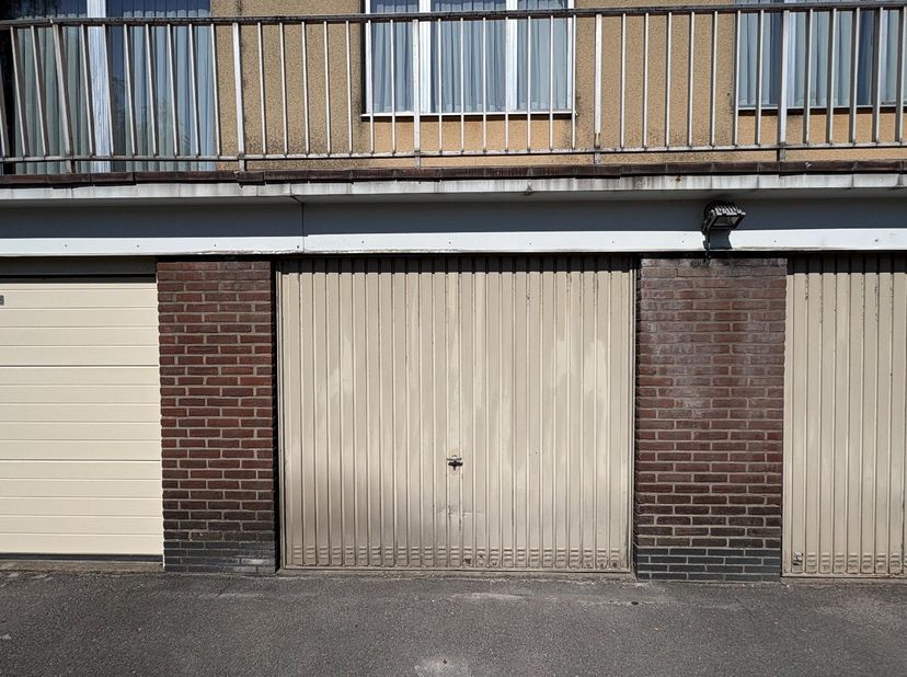 Garage te koop in Groeningestraat 2 bus 3,
                    8530 Harelbeke