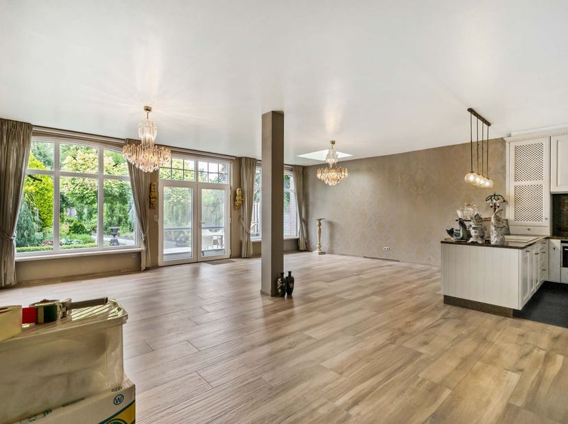 Uniek gelijkvloers appartement met zonnige tuin en ruime garage in hartje Geel<br />
<br />
Locatie: Gelegen in de Kollegestraat, midden in het cent