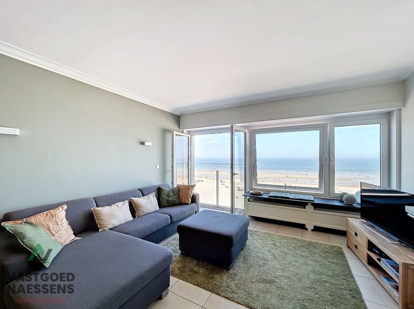 Dit gemeubeld 1 SLPK appartement is gelegen op de 4de verdieping van de residentie San Marco. De residentie is gelegen op de Zeedijk dus u heeft de pr