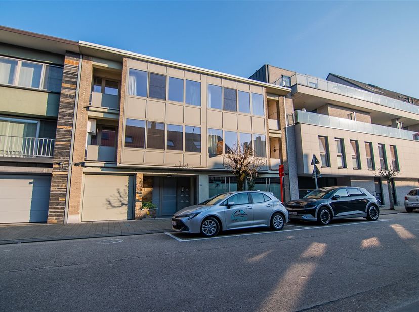 Rustig gelegen appartement met garage op wandelafstand van het centrum.<br />
<br />
In de gezellige Heilig-Hartwijk, op wandelafstand van het stads