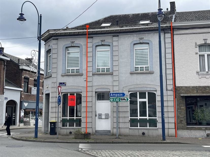 Espace commercial ou pouvant également servir de bureau, idéalement situé à Amay dans un quartier situé proche du centre ville offrant un accès facile