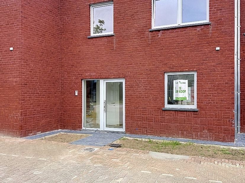 Deze prachtige woning is gelegen in het rustige Ichtegem en beschikt over een tuin en een gezellig terras waar je heerlijk kunt genieten van de buiten