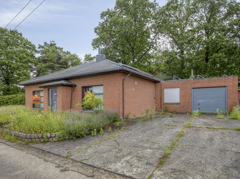 Welkom in Tielt-Winge ! Deze volledig gelijkvloerse woning is rustig gelegen in een doodlopende straat en geniet van een unieke ligging met prachtig u