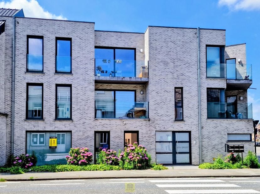 Eigentijds energiezuinig gelijkvloers (Terjoden) appartement te huur, nabij station Haaltert, E40, tal van winkels, ... Appartement omvattende inkomha