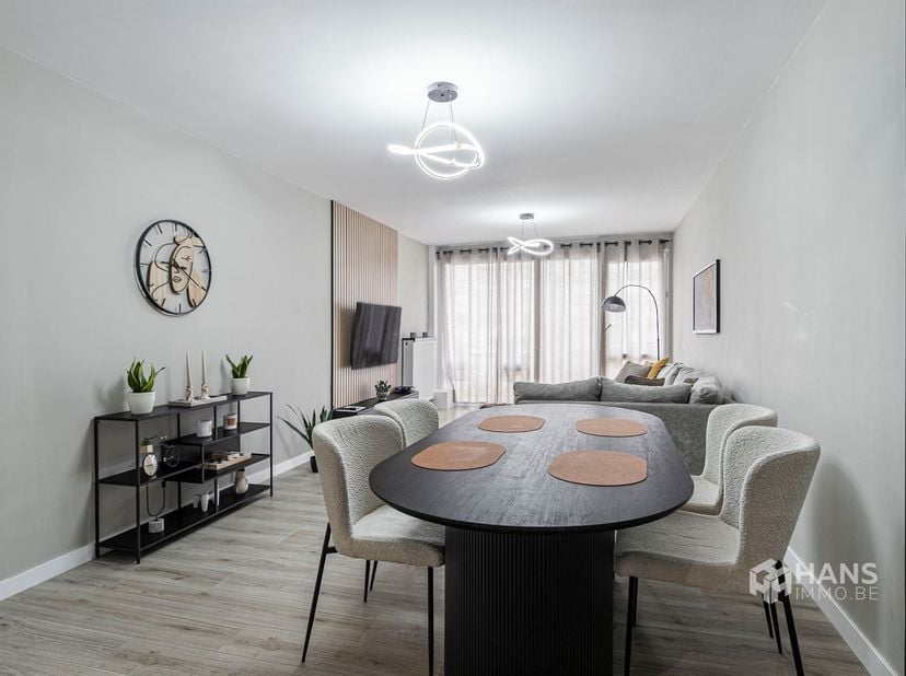 Wonen op de Bisschoppenhoflaan betekent genieten van een uitstekende bereikbaarheid, een ruim aanbod aan winkels en een vlotte verbinding met het open
