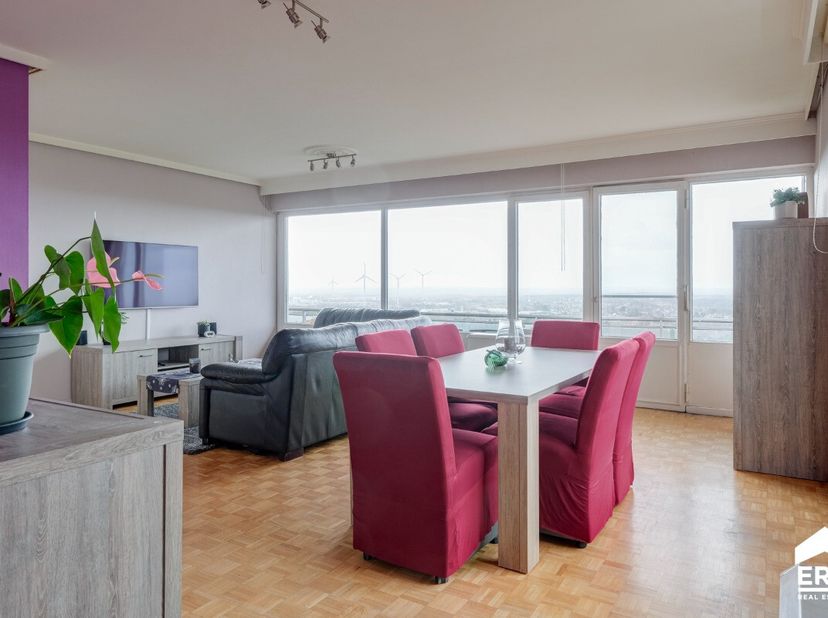 [[ CE BIEN PARTICIPE À LA JOURNÉE MAISONS OUVERTES ERA LE 13/6 DE 9:30 À 10:30 ]] À vendre : appartement très spacieux (124 m²) au cur de Genk, à quel