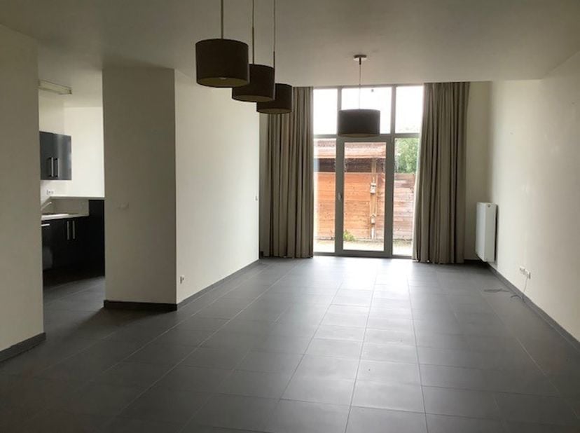Appartement à louer
                    à 9340 Lede
