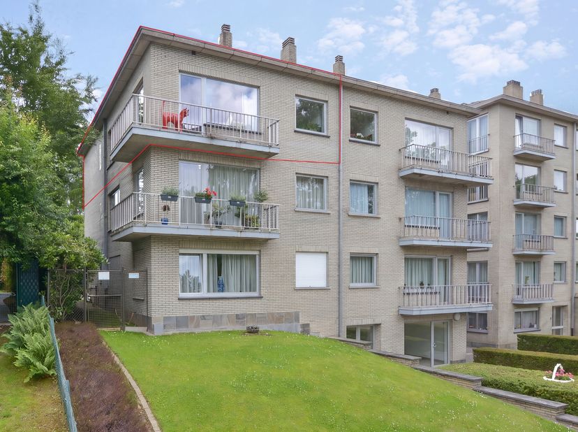 Maxime Real Estate stelt u dit mooi, lichtvol 2 slaapkamer appartement voor.<br />
Gelegen nabij Park Jourdain, supermarkten, belangrijke invalswegen,
