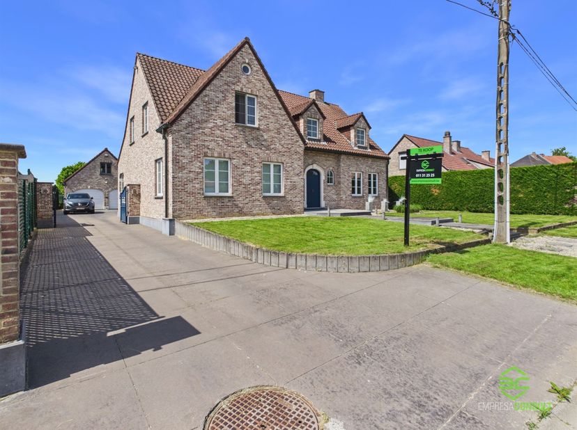 + Als u op onze eigen website (www.empresaconsult.be) naar deze woning doorklikt, vindt u alle info en een volledige 360° impressie! + <br />
<br />