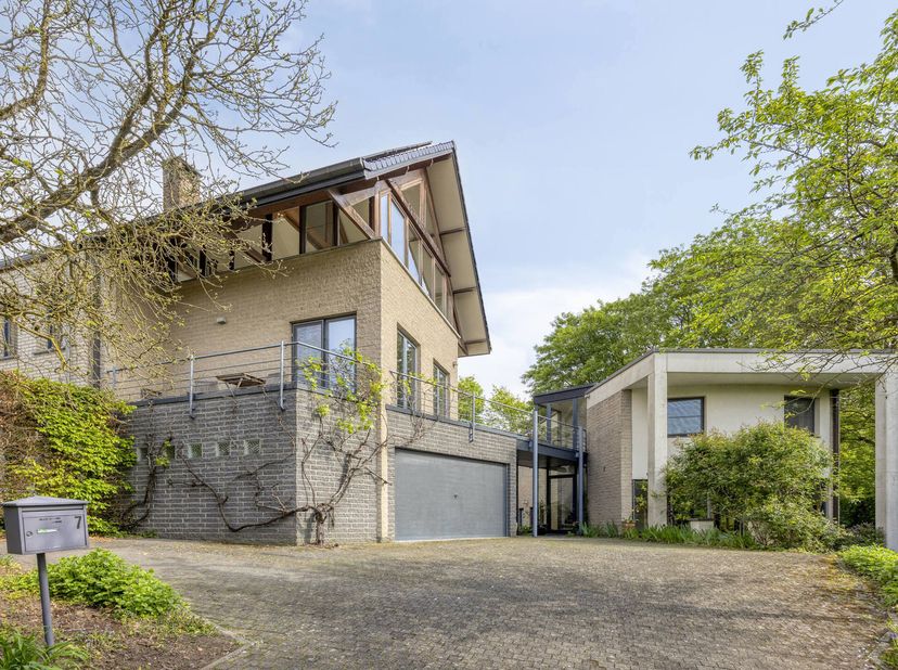 Meteen een afspraak? Bel rechtstreeks op 0487 16 98 99<br />
Meer info? Surf naar https://jozefwielemansstraat7.hellohome.be/<br />
Ontdek deze unieke