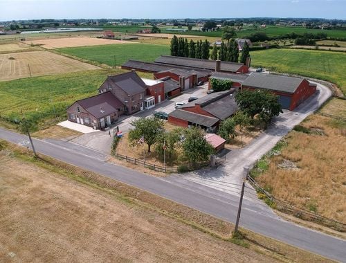                                         Hoeve te koop in Lichtervelde, € 795.000
