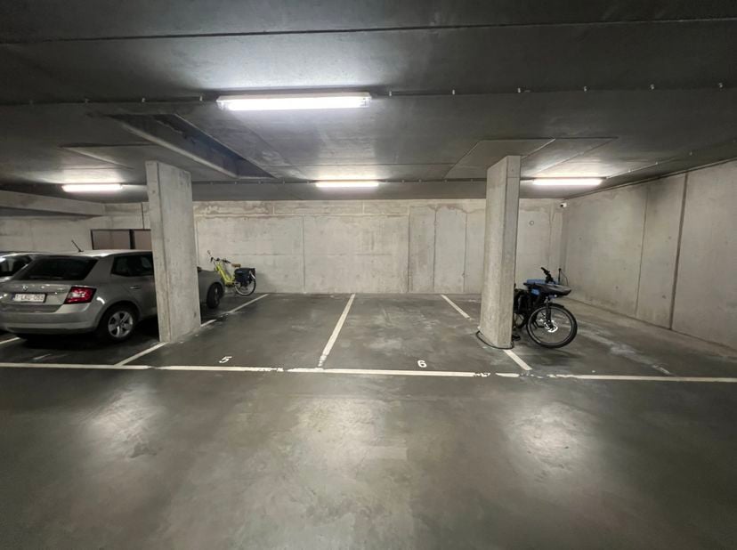 Garage à louer
                    à 3600 Genk